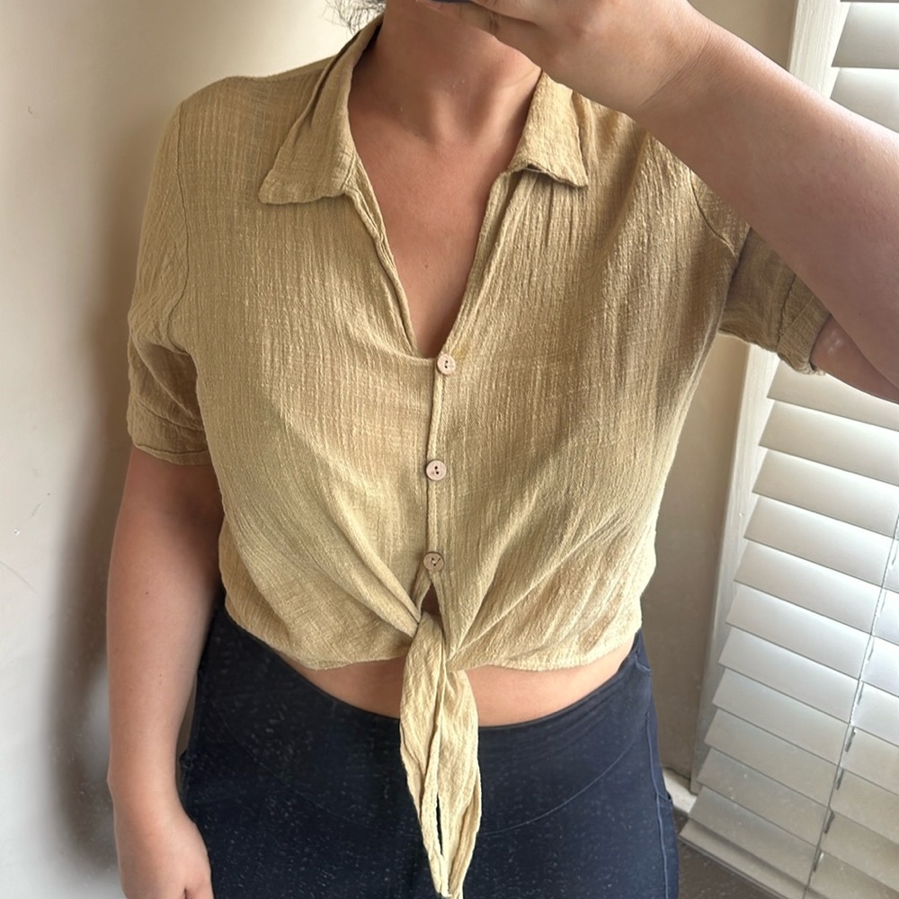 Zara Short Sleeve Linen Blend Faux Button Up Shirt with a Tied  Knot Front Hem